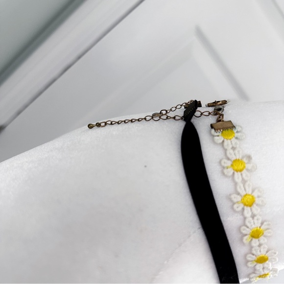 ᴜꜱᴇᴅ ʙʀᴀɴᴅʏ & ᴍᴇʟᴠɪʟʟᴇ ᴄʜᴏᴋᴇʀ ꜱᴇᴛ - Picture 2 of 11